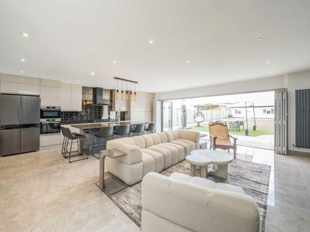 House for rent in Gould's Green, Greater London