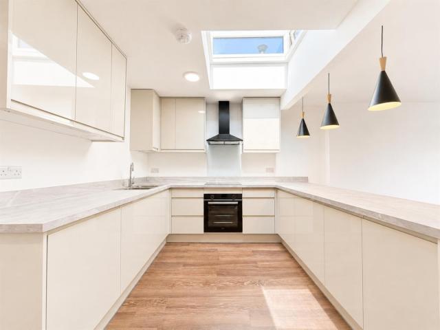Apartment for rent in London Borough of Hounslow, Feltham