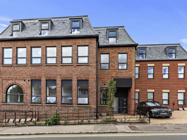 Apartment for rent in Totteridge, Cressex