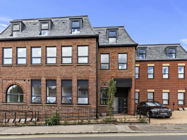 Apartment for rent in Totteridge, Cressex