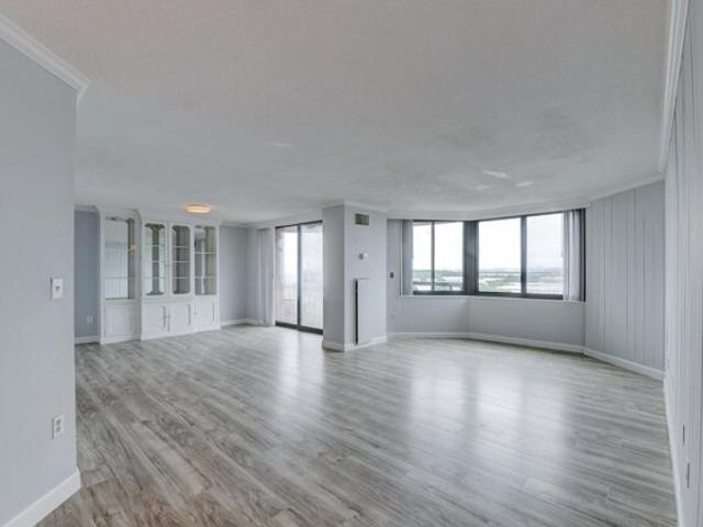 Condo for sale in Harmon Cove, Secaucus