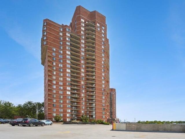 Condo for sale in Harmon Cove, Secaucus