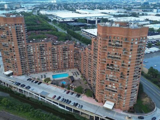 Condo for sale in Harmon Cove, Secaucus