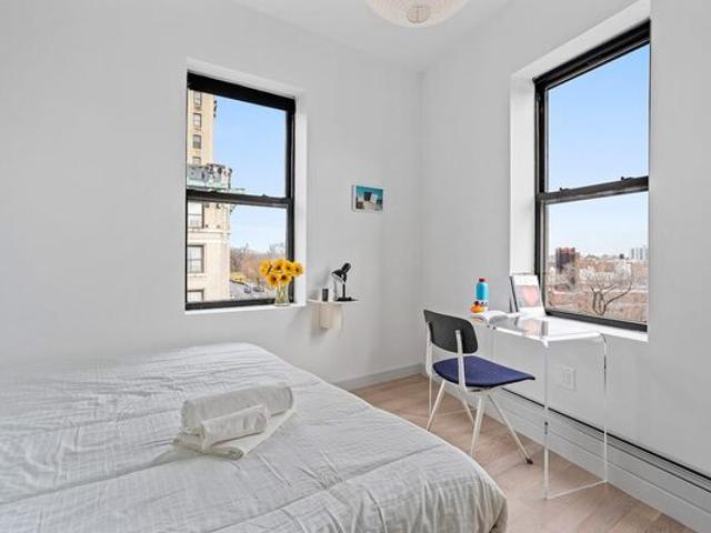 Room for rent in Arverne, New York