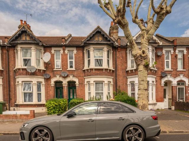 Apartment for rent in Upton Park, Greater London