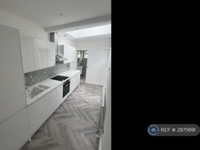 Apartment for rent in Harold Wood, Greater London