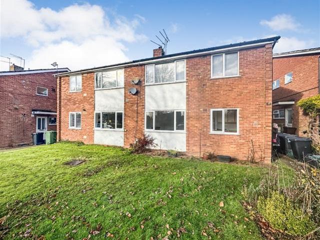 Apartment for rent in Hatching Green, Five Acres