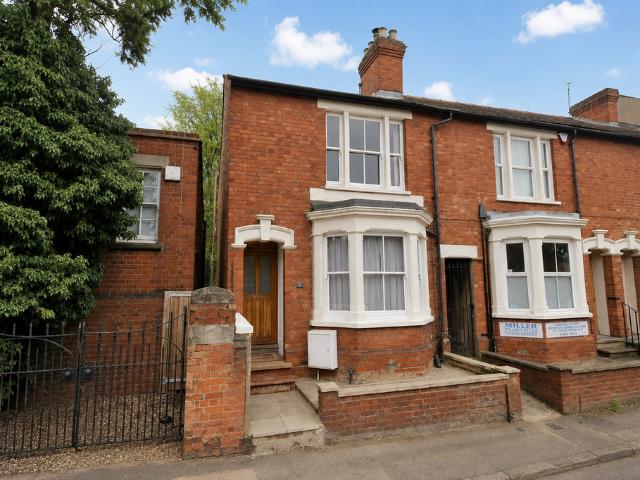 House for rent in Hatching Green, Five Acres