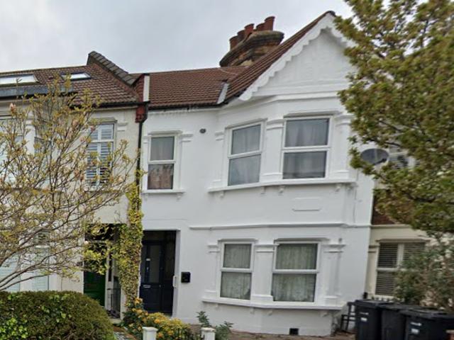 Apartment for rent in Aldersbrook, Greater London