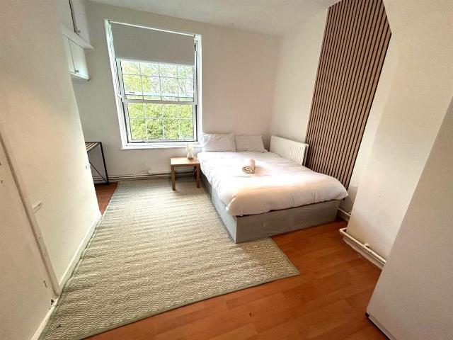 Room for rent in Walworth, Greater London