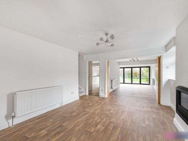House for rent in Elm Park, Greater London