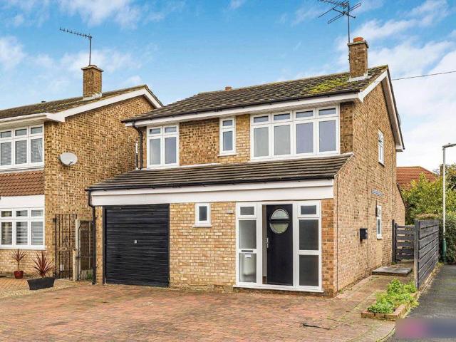 House for rent in Elm Park, Greater London