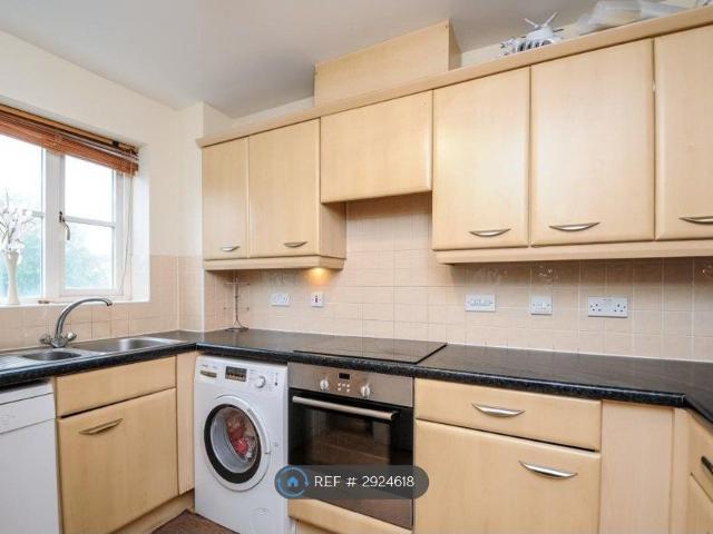 Studio for rent in Pouchen End, Hertfordshire