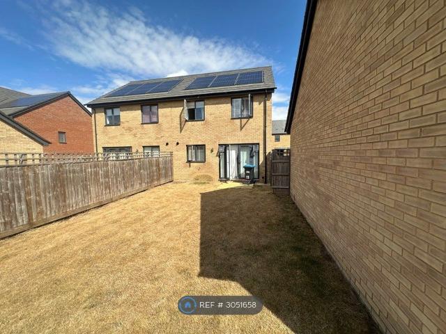 House for rent in Aspley Guise, Central Bedfordshire