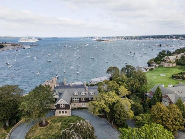 Condo for sale in Newport, Newport County