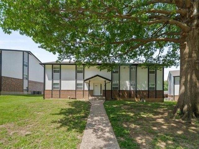 House for sale in Harrisonville, Missouri