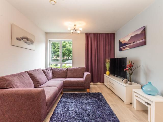Apartment for rent in Row Town, Surrey