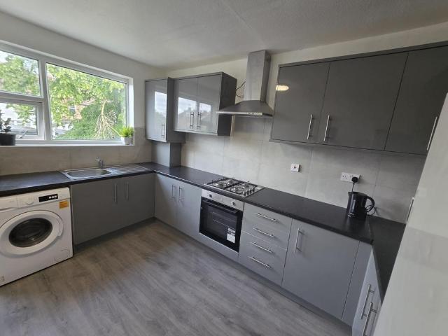 Apartment for rent in Lane, Greater London