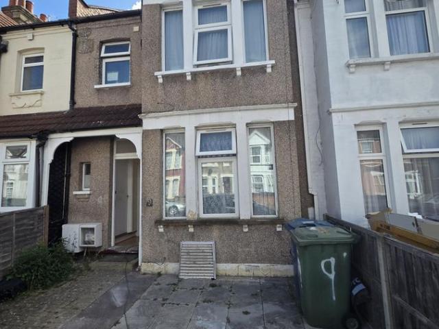 House for rent in Wealdstone, Greater London
