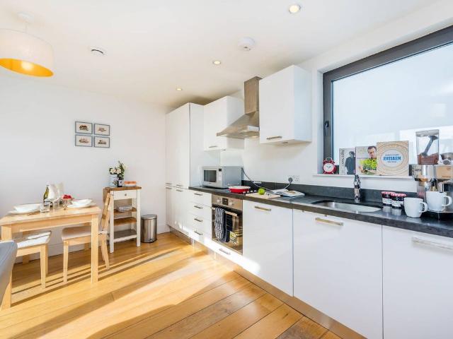 Apartment for rent in North Kensington, Greater London