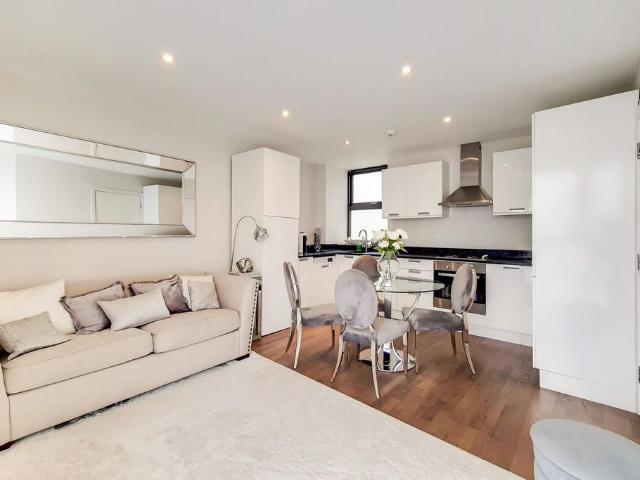 House for rent in North Kensington, Greater London