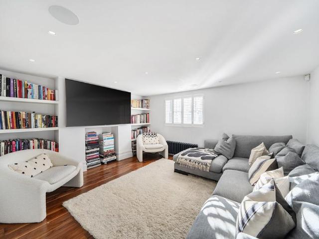 House for rent in North Kensington, Greater London