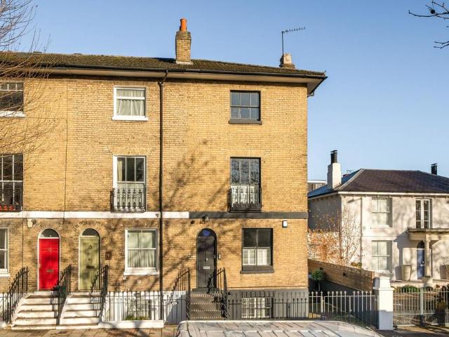 House for rent in North Kensington, Greater London