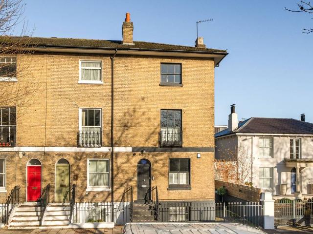 Apartment for rent in North Kensington, Greater London