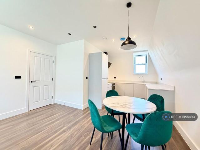 Apartment for rent in Kensal Town, Greater London