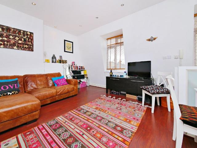 Apartment for rent in Maida Hill, Greater London