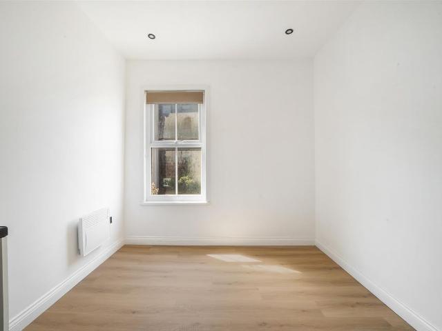 Room for rent in Maida Hill, Greater London
