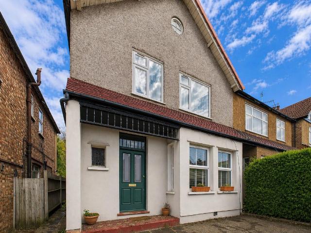 Apartment for rent in Wealdstone, Greater London