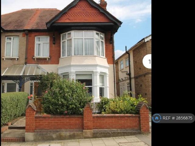 Apartment for rent in Wealdstone, Greater London