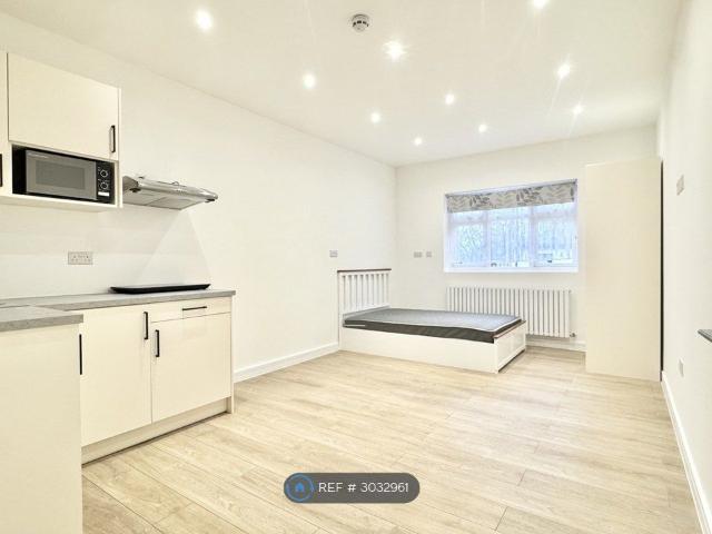 Studio for rent in Wealdstone, Greater London