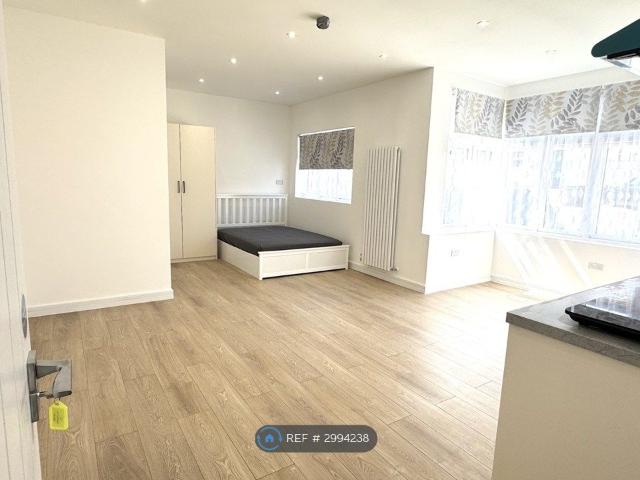 Studio for rent in Wealdstone, Greater London