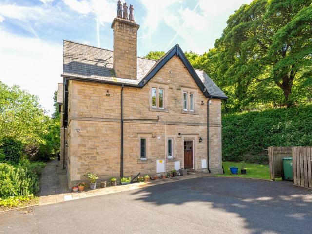 House for rent in Weetwood, West Yorkshire