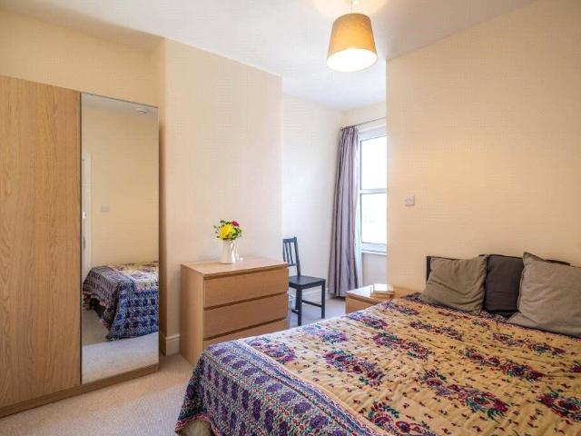 Room for rent in St Philip's Marsh, Feckenham