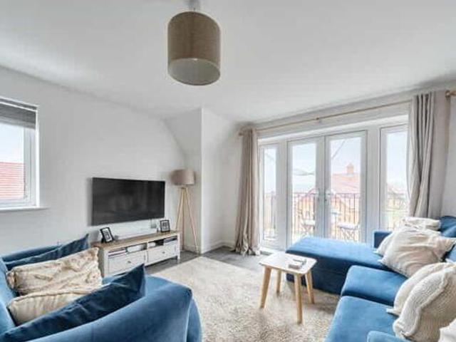 House for sale in Kilnwood Vale, Horsham