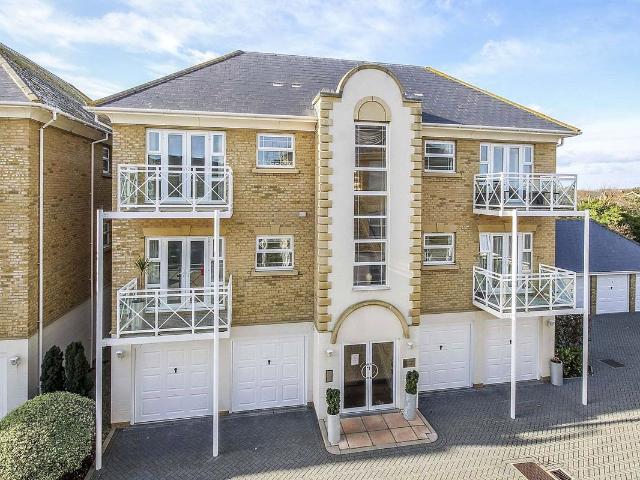 Apartment for rent in Rustington, Arun