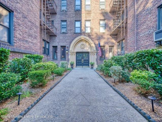 Condo for sale in Arverne, New York