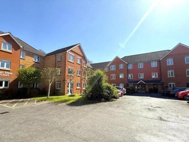 House for sale in Heol-las, Surrey