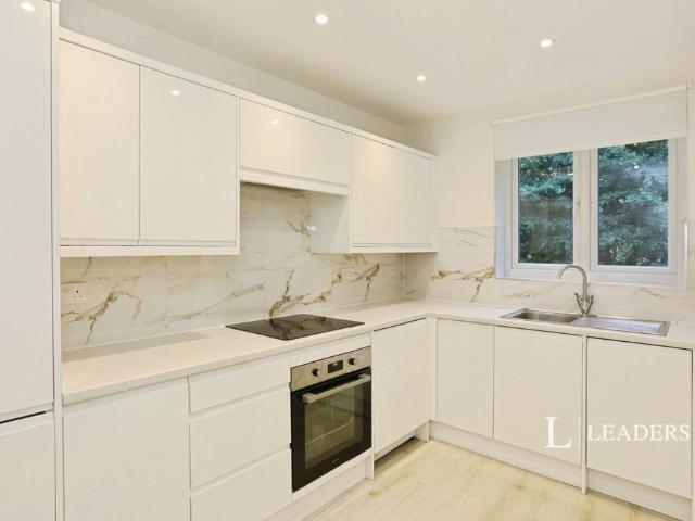 Apartment for rent in Cross In Hand, East Sussex