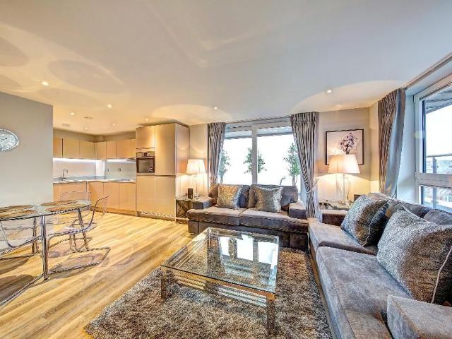 Apartment for rent in London Borough of Merton, Merton Park