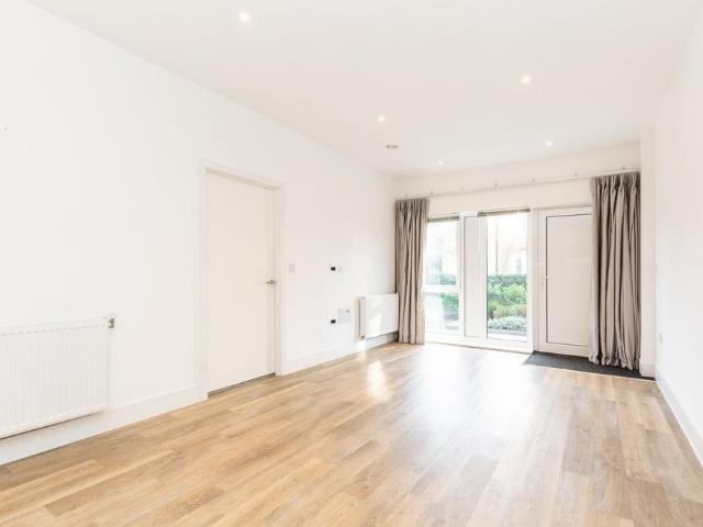 Apartment for rent in London Borough of Merton, Merton Park