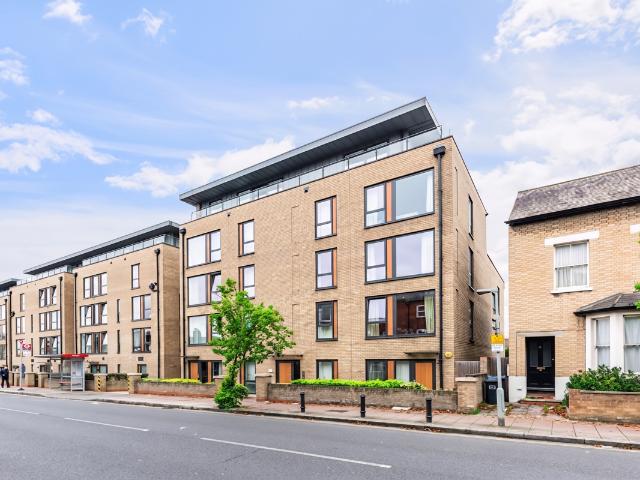 Apartment for rent in London Borough of Merton, Merton Park