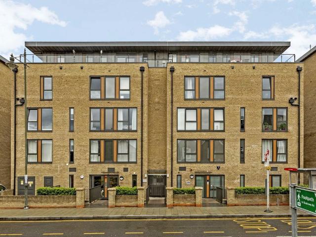 Apartment for rent in London Borough of Merton, Merton Park