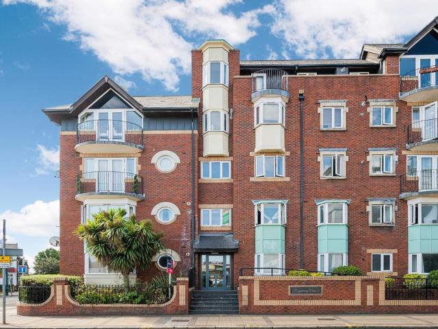 Apartment for rent in London Borough of Merton, Merton Park