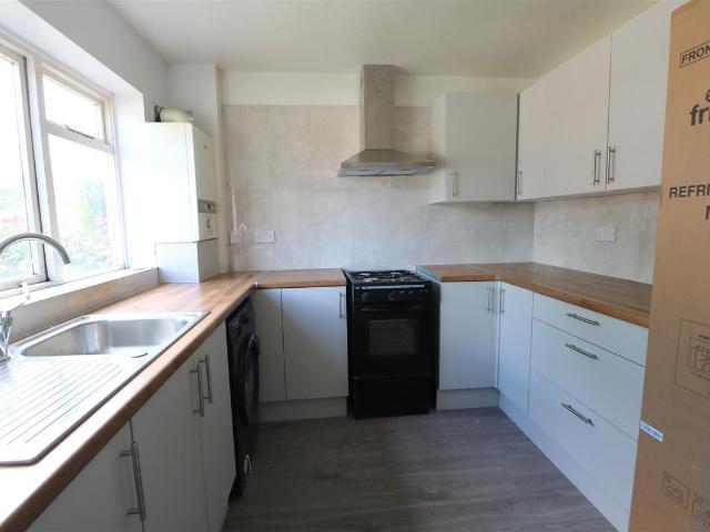 House for rent in Old Dean, Heol-las