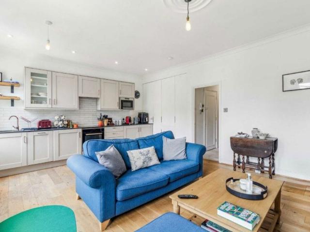 Apartment for rent in Holloway, Cat Hill