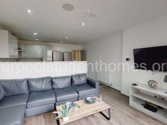 House for rent in Calderstones